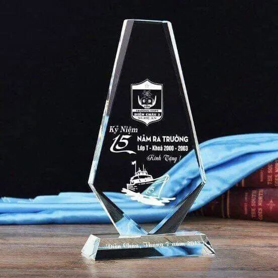 Cúp pha lê mã 024