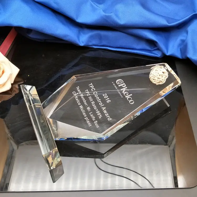 Cúp pha lê mã 024