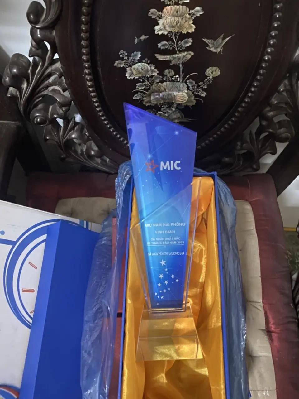 Cúp pha lê vinh danh cửa hàng - đại lý xuất sắc mã 121