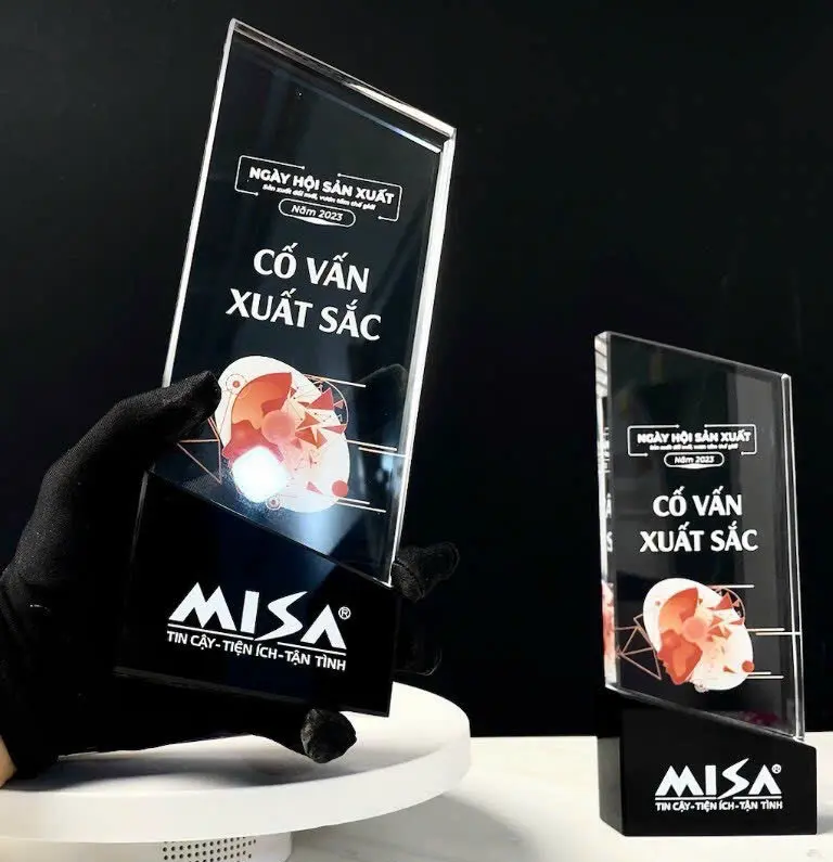 Cúp pha lê đế đen nhọn cao cấp mã 156