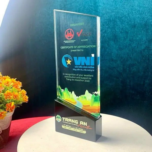 Cúp pha lê đế đen nhọn cao cấp mã 156