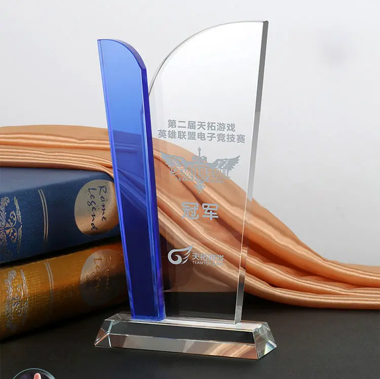 Cúp pha lê mã 173