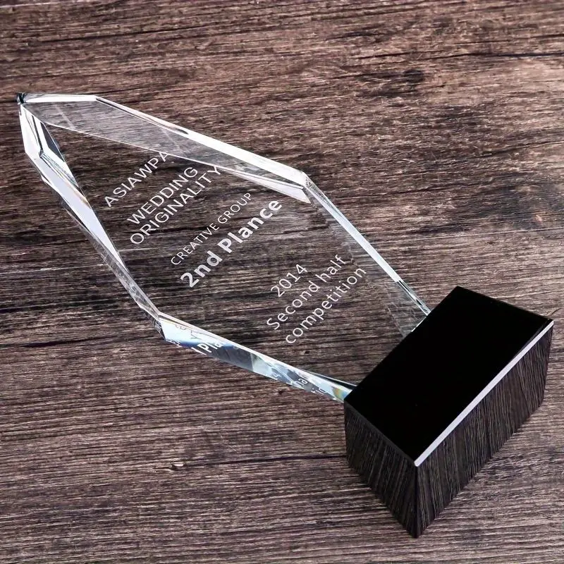 Kỷ niệm chương pha nhọn ngòi bút lê mã 090