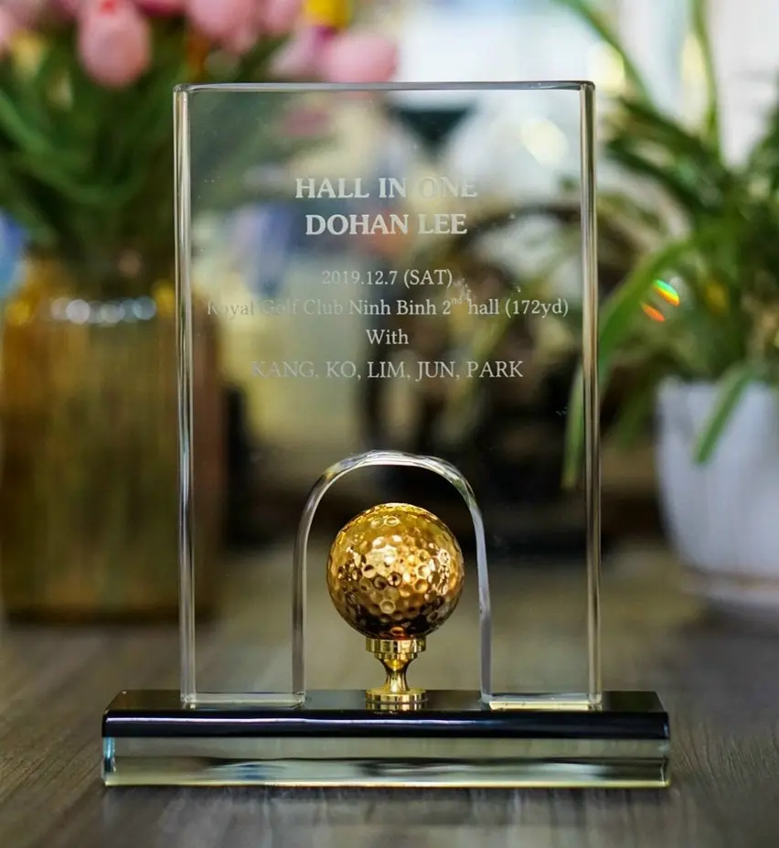 Kỷ niệm chương pha lê quả golf mã 134